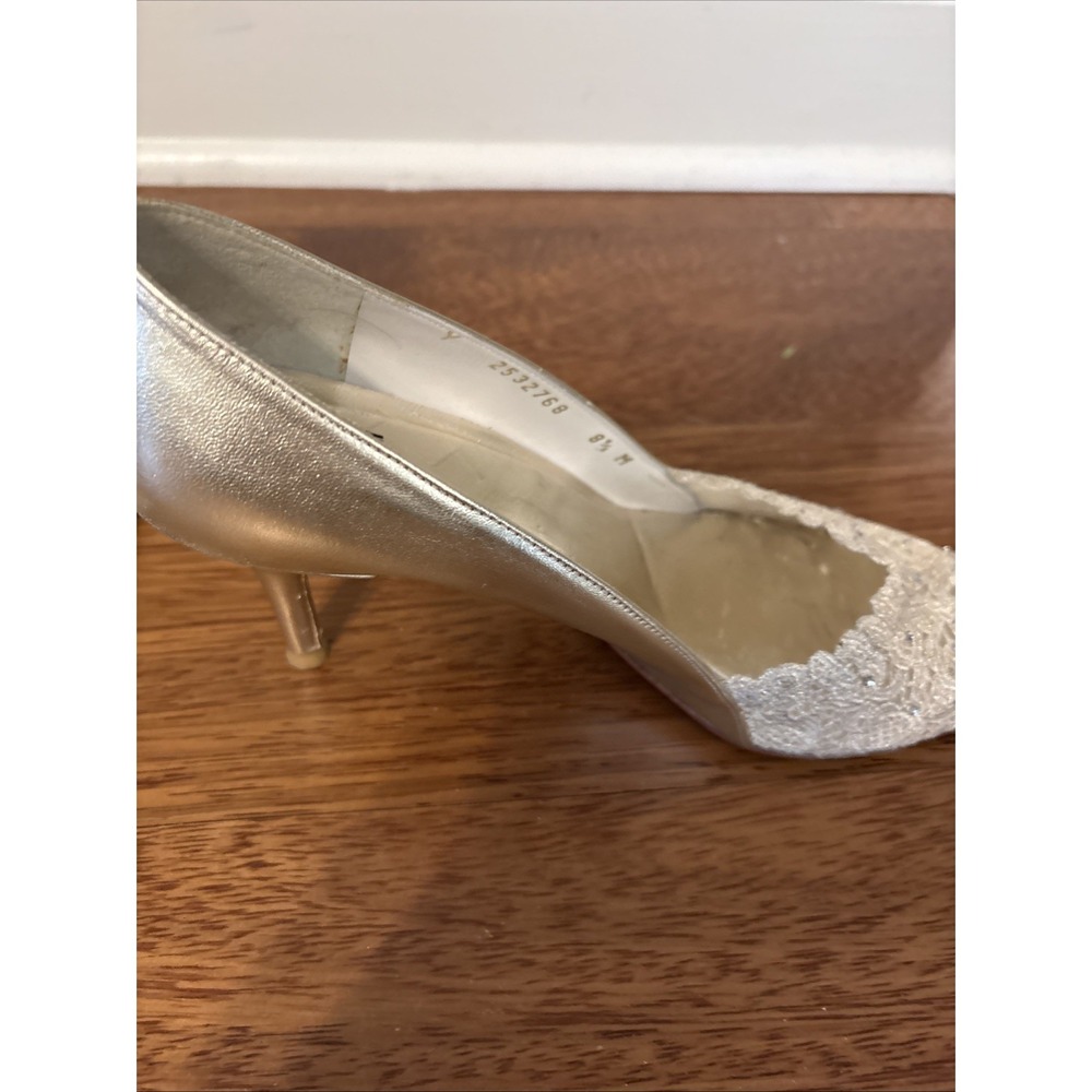 Stuart Weitzman Chantelle Gold Lace Peep Toe Leather Sole Heel Made Spain 8.5 - Picture 4 of 12
